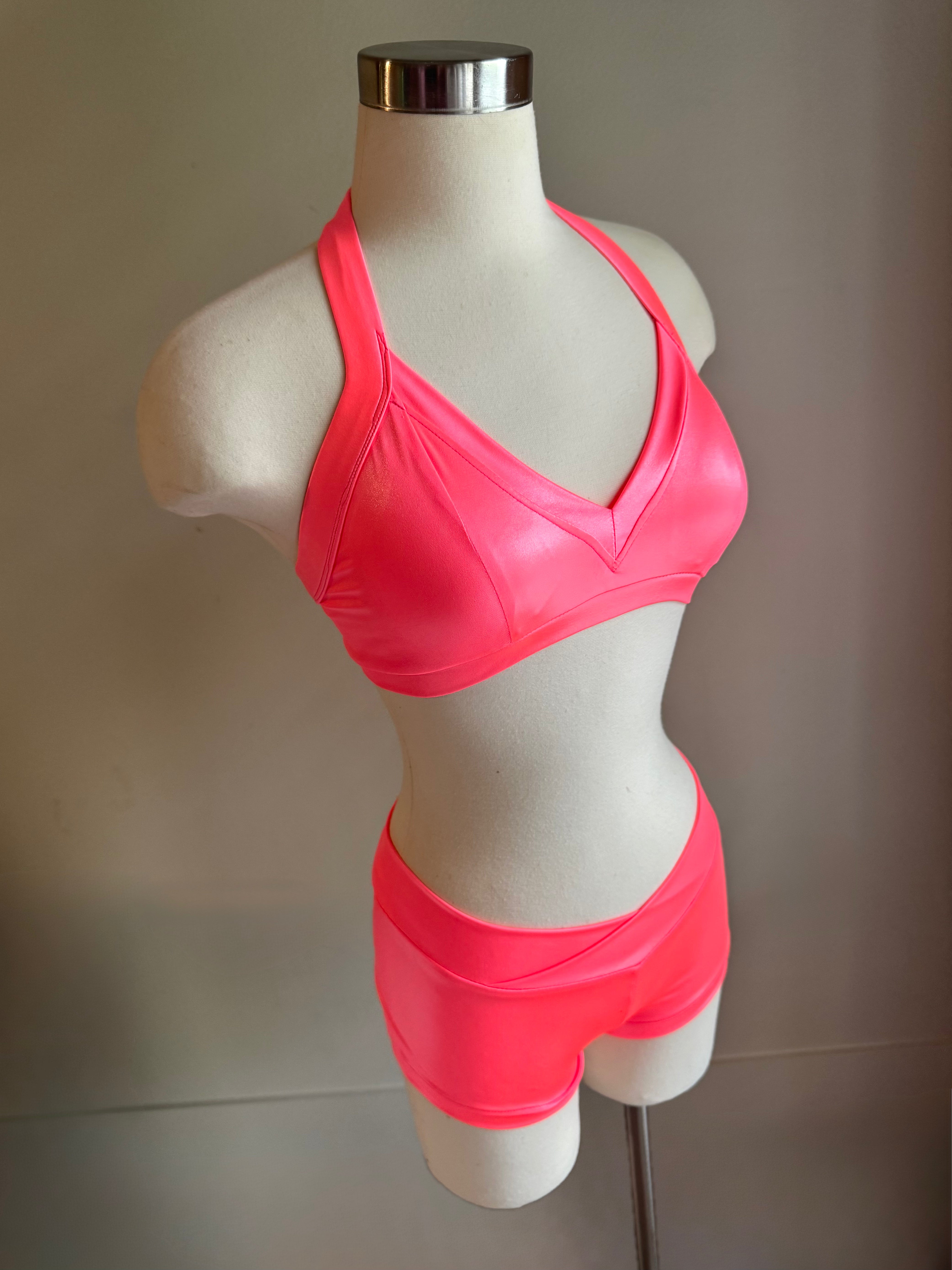 Coral Wet Look Sweetheart Top & V Short - Small