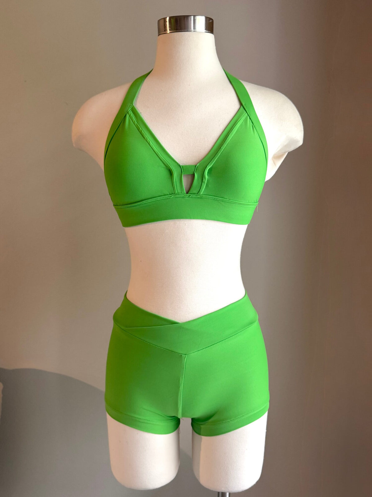 Matte Kelly Green Triangle Top & V-Short Set - Small